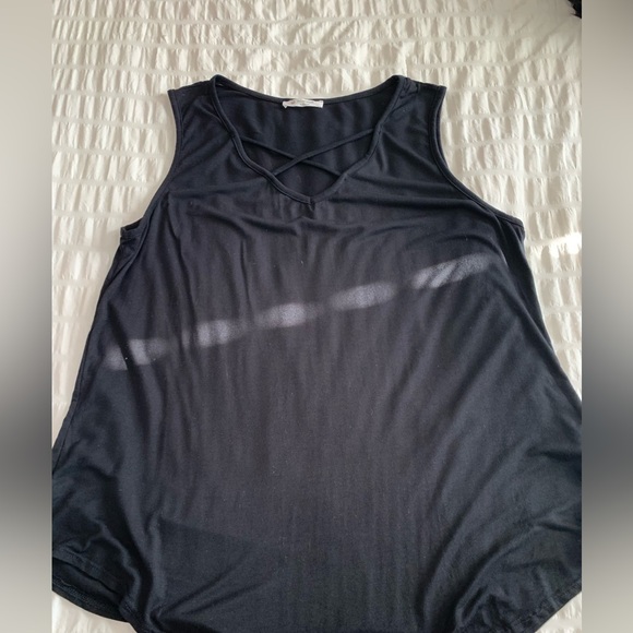 BOMBOM Black Sleeveless Top with Crisscross Detail - Picture 12 of 16